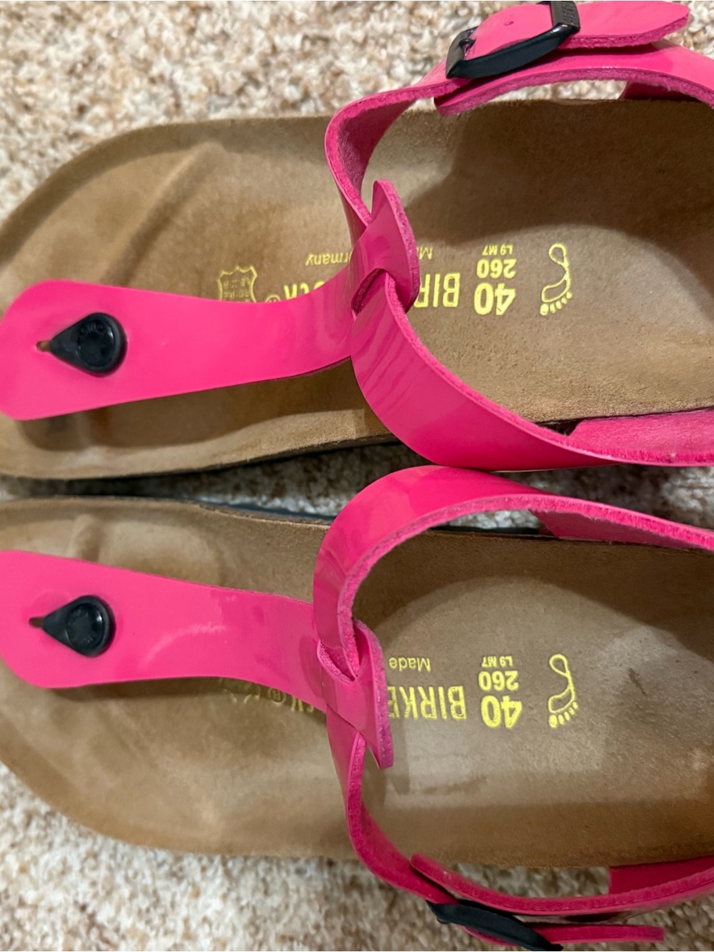 Birkenstock Pink or Black Patent Gizeh Sandals - Picture 3 of 7